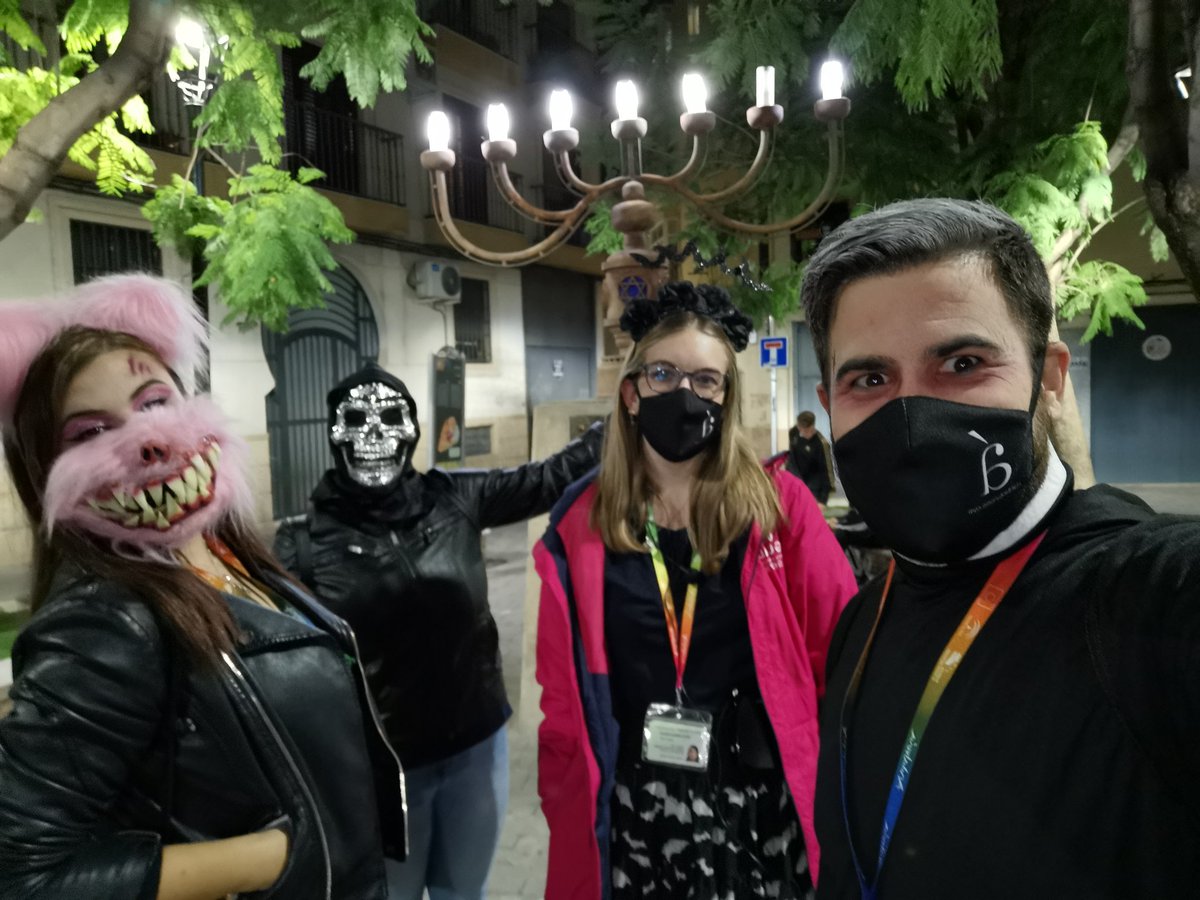 ClaritasTurismo's tweet photo. Terminamos #Halloween con esta foto tan terrorífica 💀🎃 después de las rutas guiadas de la Parapsicología👻 y los Misterios ☠️ de #Jaén ♥️

#claritasturismo 
@___meliora @anaverines12 @AquariusAlbali @KevClein @jaenturismo @turismodejaen @lacontradejaen @JaenSquare @Jaen24h https://t.co/OZwFou2O2y