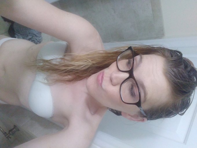 I'm online right now on Skyprivate - pay-per-minute system for Skype live shows. Call me right now in