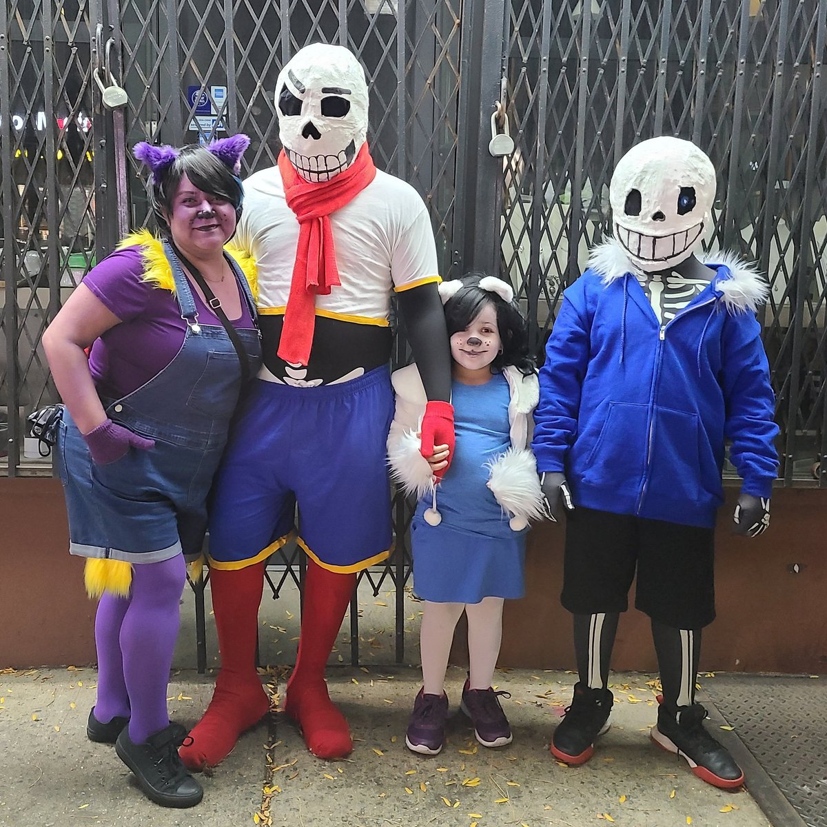 FeferPlays's tweet image. Happy Halloween from the Undertale gang #squadgoals #undertale #sans #papyrus #temmie #catty #halloween @VideoGamesXlife