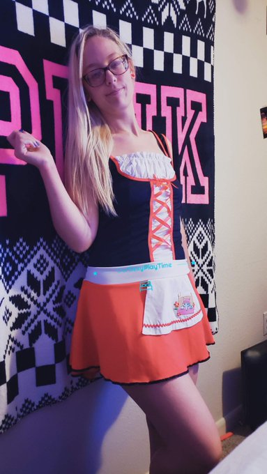 🎃 HAPPY HALLOWEEN! 🎃 Join our free onlyfans for a treat! https://t.co/E0IjKmiFhE https://t.co/mS5aVt