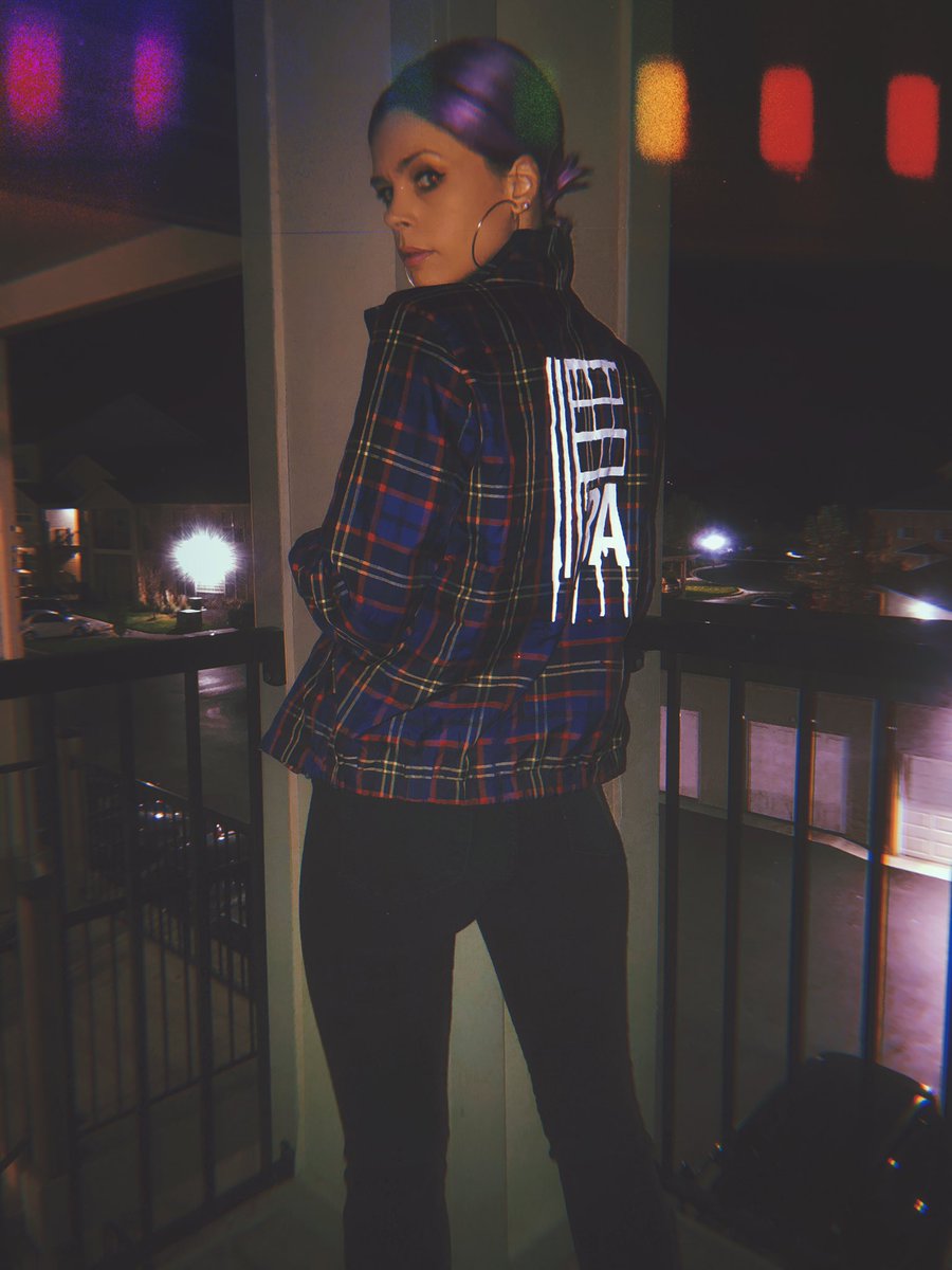 TARA_FBA's tweet photo. no days off #FBA 👽🐍🦇 📸: @brieFBA https://t.co/ymqnUbMU5e