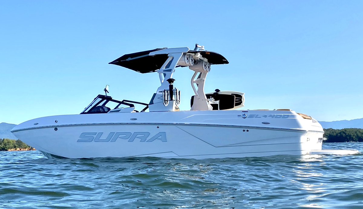 👻 Spooky...Happy Halloween #suprasl #supraboats