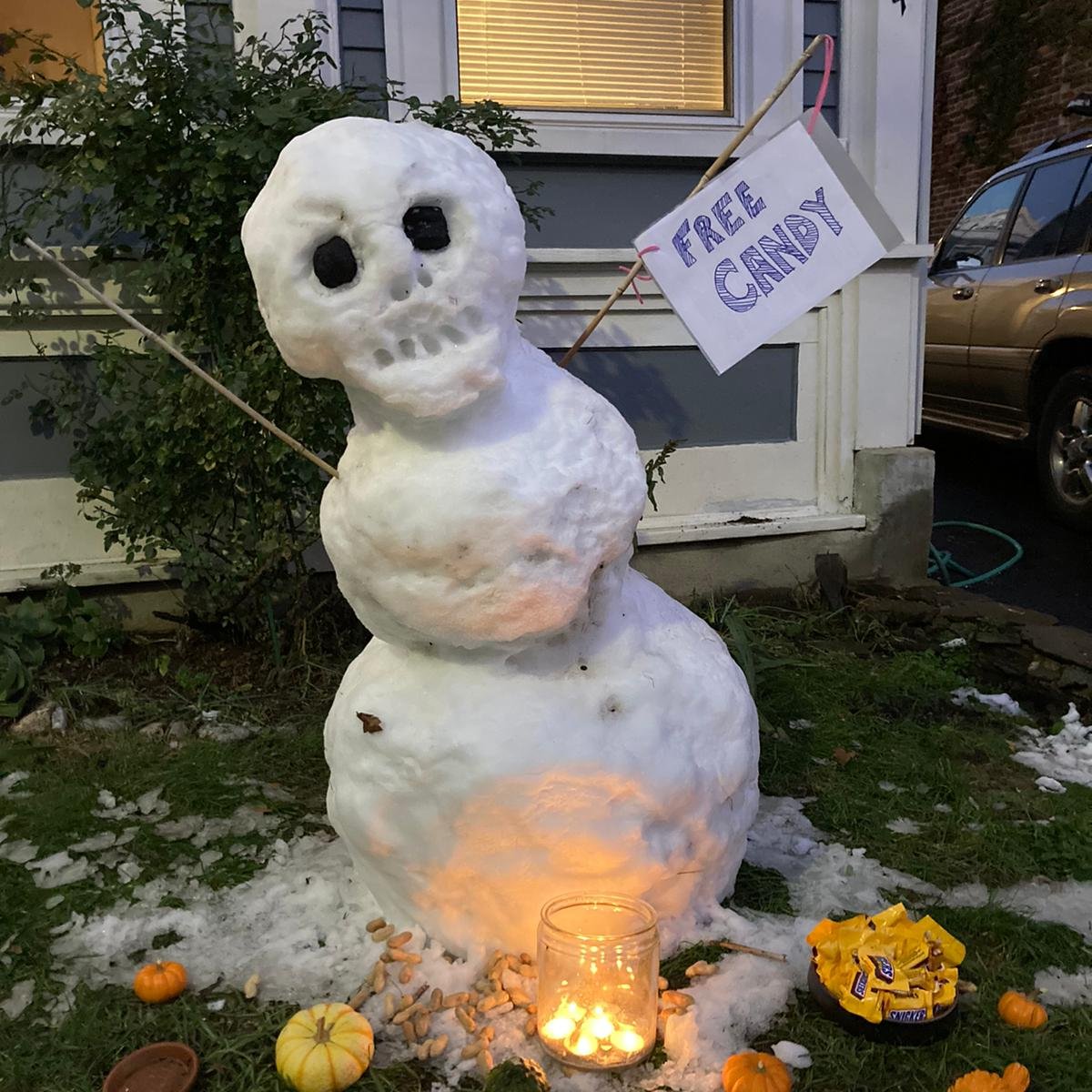 Happy Halloween everyone! Stop by for some free candy!