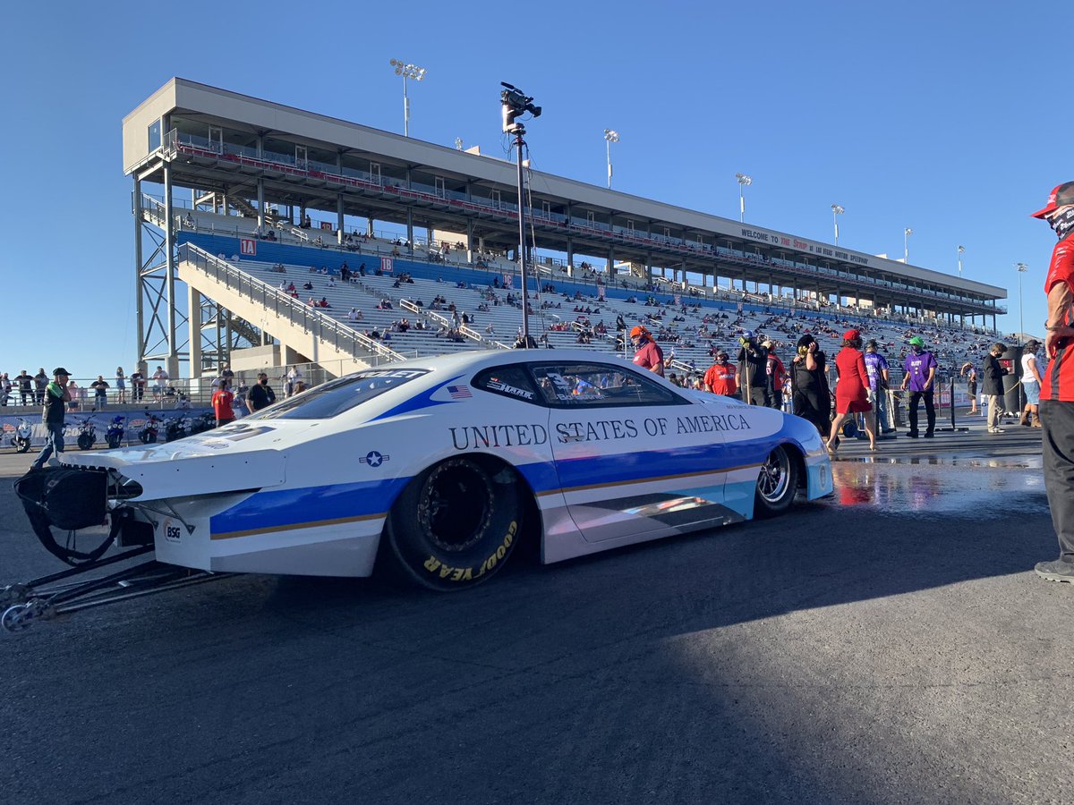 KBTitanNHRA's tweet photo. Best appearing car? #BoForceOne has our vote! 

@NHRA #NHRAFinals
@BoKnowsRacing https://t.co/Q84gzGqiet