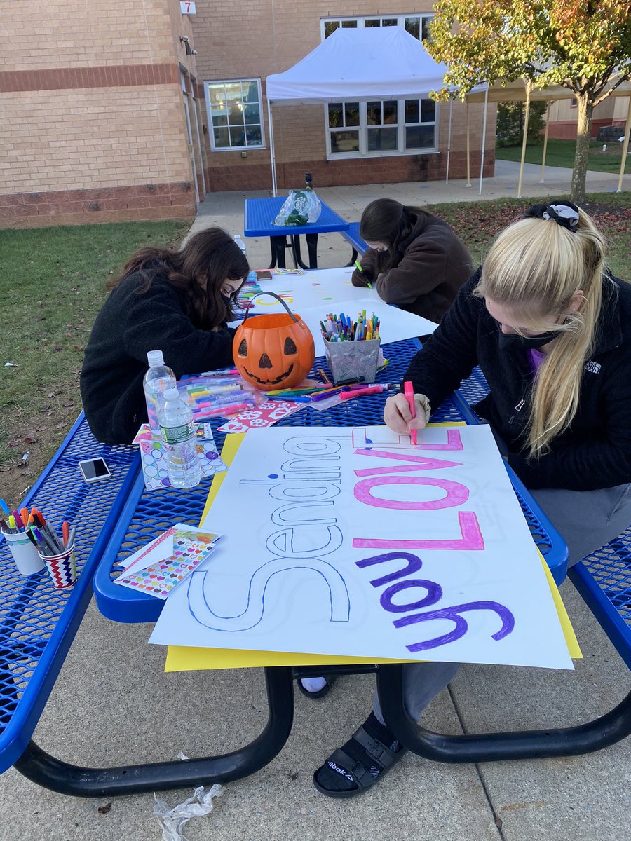 WHGlamourGals's tweet photo. Three of our wonderful GlamourGals gathered at Warren Hills today to write and decorate card and posters for our lovely friends at the nursing home. We hope to see those we miss very soon! 💗🎃🍂 @GlamourGals @WHRHighSchool #WHRHSPride https://t.co/ByHiXRWknN