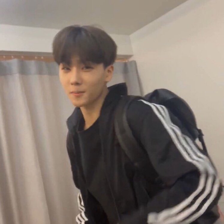 November wish ❕

— นี่ก็ผ่านมาอีกเดือนแล้ว ไหนมีใครเหนื่อยใครท้อ ก็ให้ทิ้งทุกอย่างไว้แล้วมาเริ่มต้นเดือนใหม่ด้วยกัน ทุกคนน่ะเก่งมากแล้ว ขอให้เดือนนี้ เป็นเดือนที่น่ารักกับทุกคนมากๆ น่ารักให้เหมาะกับเธอ ยิ้มเยอะๆ และอยู่กับฮีเลียมไปนานๆเลยนะครับ🤍🤏🏻

          ( to : ต้าวน่ารัก )