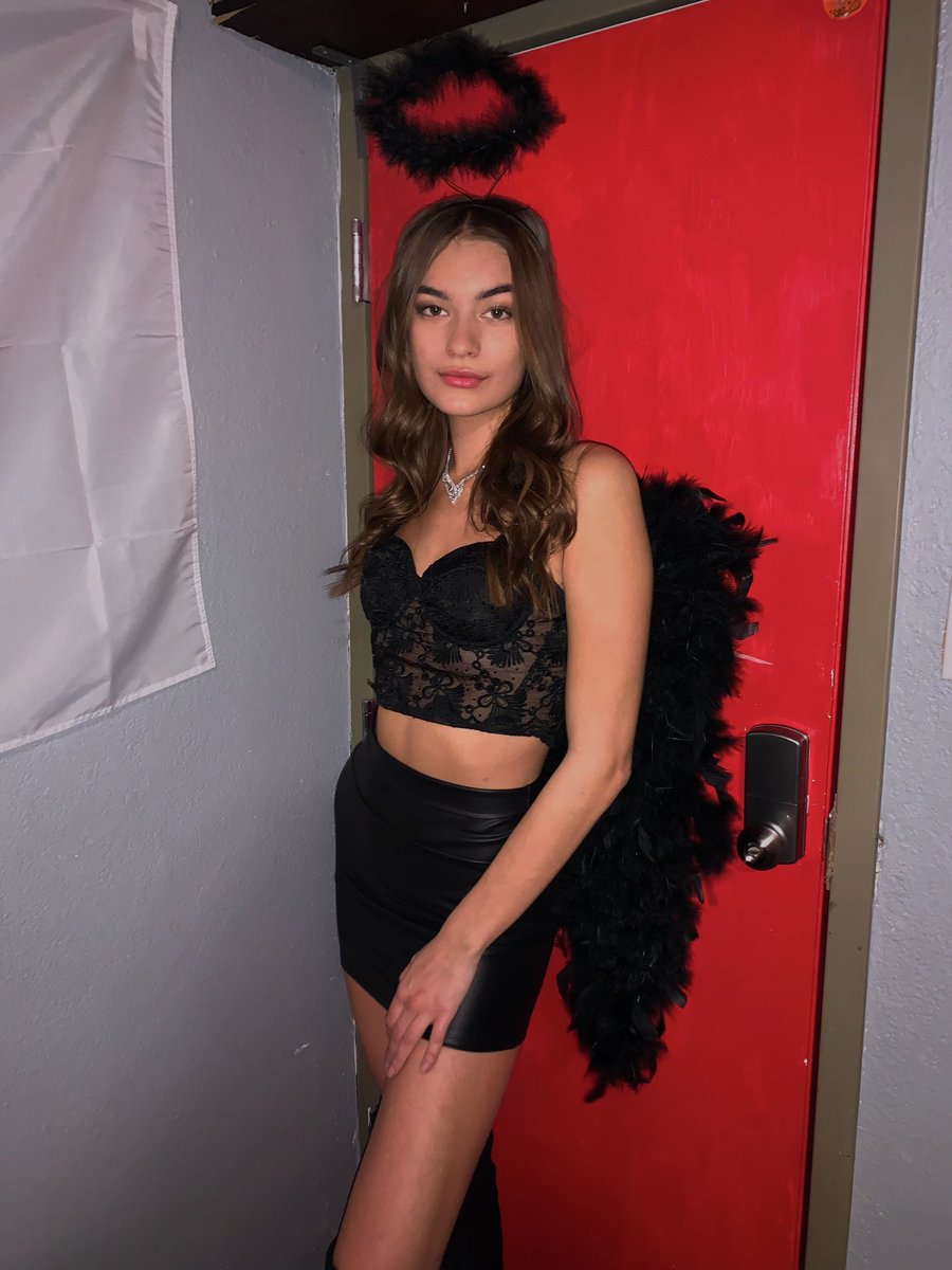 mckennazhang's tweet photo. devilishly angelic https://t.co/2GLK2t8a6z