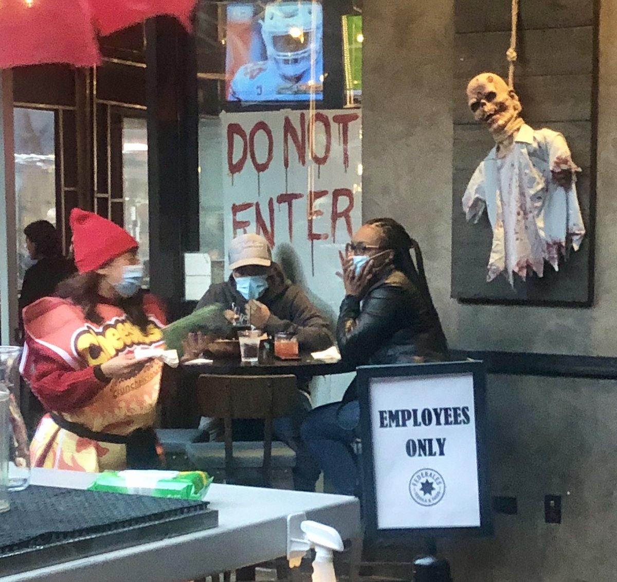 BloodyMaryChi's tweet photo. Checking @FederalesChi off of the @4cbars #bloodymary4Cpassport list on this gorgeous Saturday!
Which local business are you supporting on this Halloween?!?!
cc: @chicagobars
#bloodymarychi #4cbars #federaleschi #culturecontent #halloween #westloopchicago #saveourspots https://t.co/8hIauo0bX6
