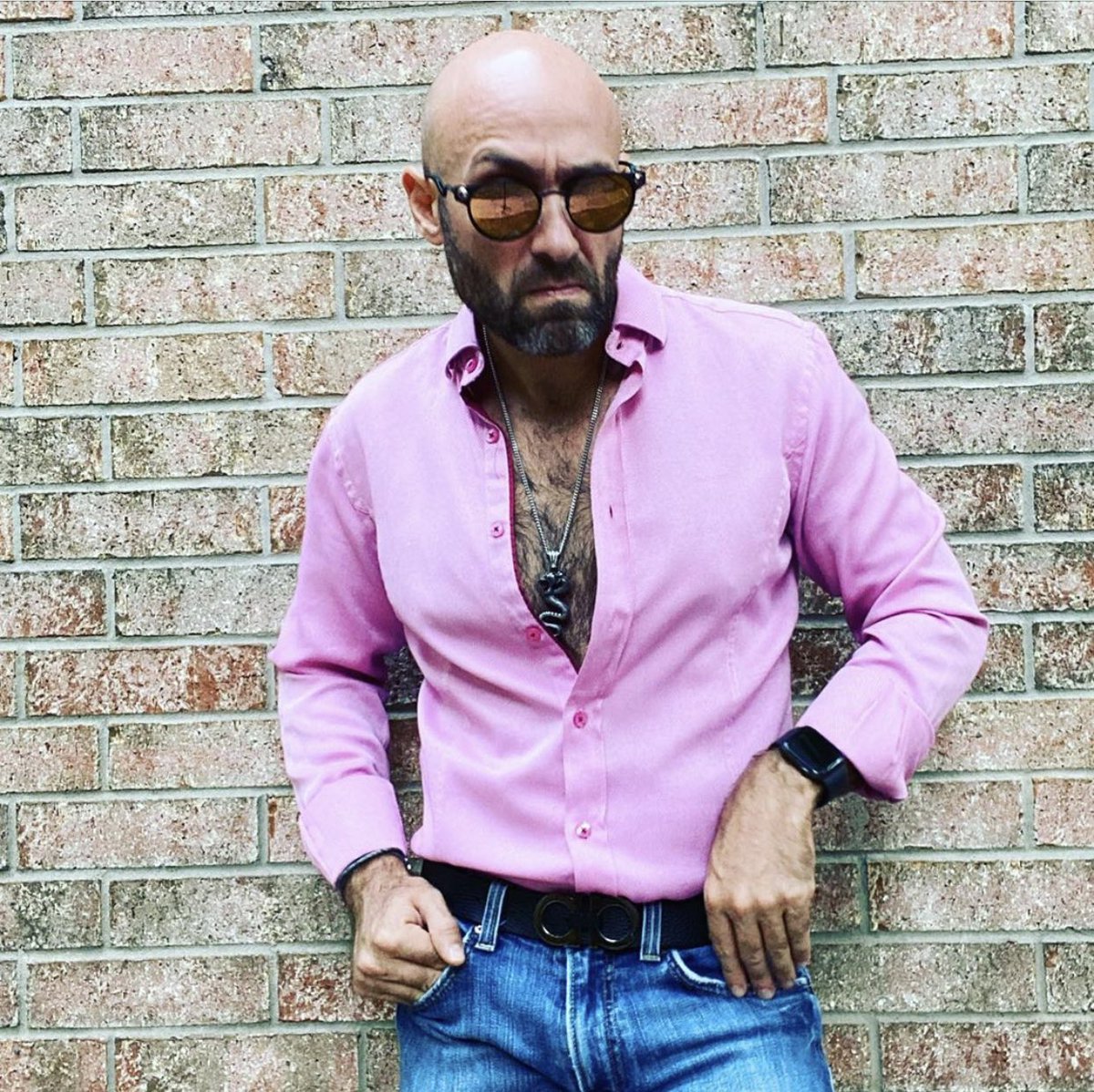 Pedro Ferríz dice que compré un “bulldog exótico” de 90,000 pesos. 

¿Ustedes qué creen que es más exótico, mi bulldog o Pedro Ferríz?