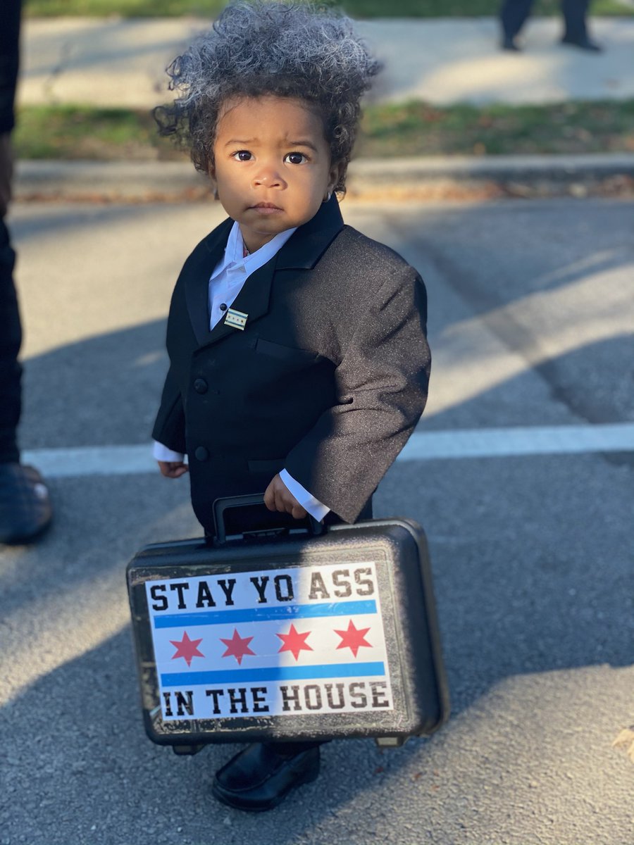 LoriLightfoot's tweet image. This young trick or treater named Elaine passed by my house today, and I think she has won Halloween. I might need to start rocking a briefcase.