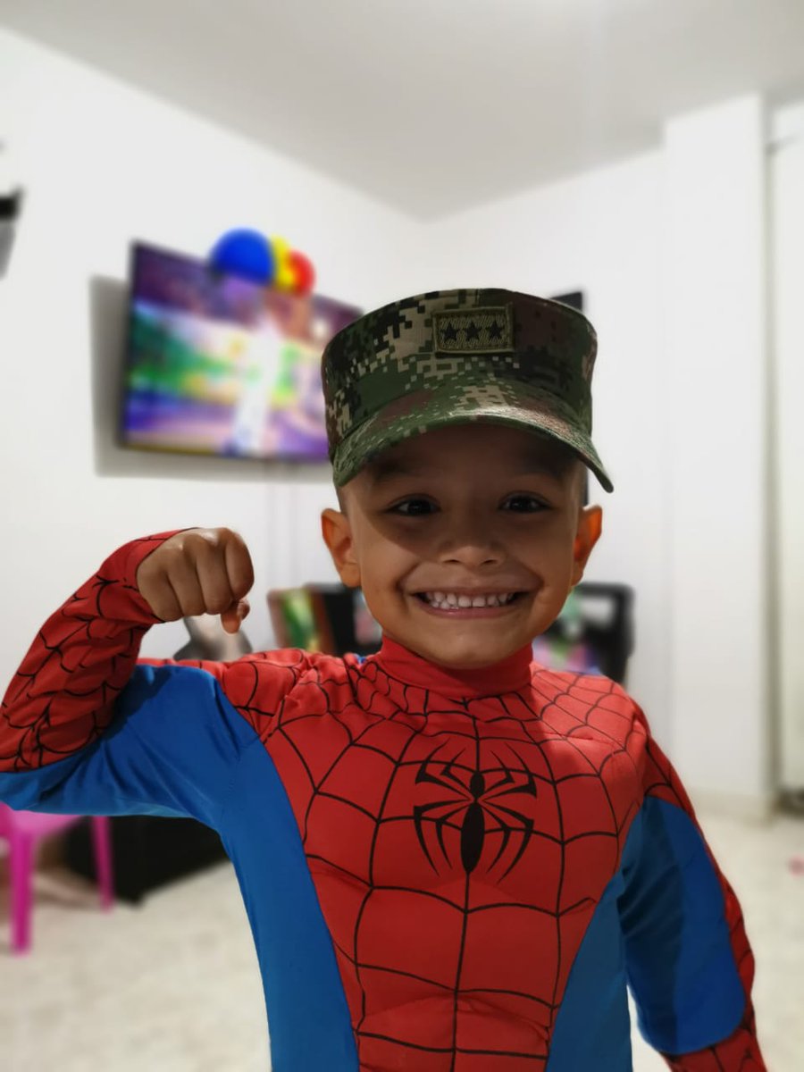 ReservaBR4's tweet photo. Los niños de cada uno de los miembros de nuestras @FuerzasMilCol cumpliendo con cada una de las condiciones de bioseguridad en sus hogares les deseamos los mejores deseos en este día #Halloween https://t.co/QrAnHyz9zF