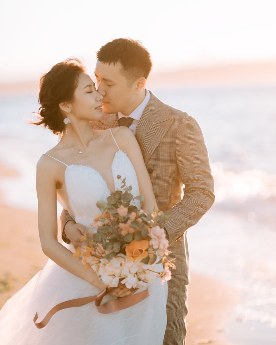 ChristyKmakeup's tweet photo. Twisted perfection, artfully done for an elegant updo under the glow of sunset.
Photo: @lantingphoto #Seattlewedding #Seattlemakeupartist #seattleasianmakeup #Weddinghair #Bridalhair #Weddingupdo #Bridalupdo #Seattlehairstylist https://t.co/5rKXOkbHBt