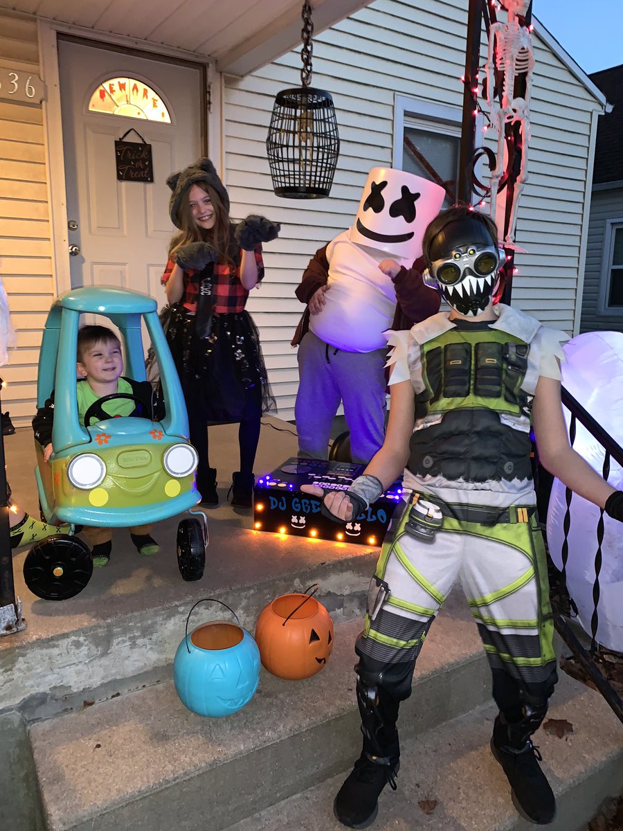 BKnollRetail's tweet photo. In lieu of trick or treating we decided to do a little get together with my nephews. All the kids had a blast & it was a great time! We all dressed up like we usually do #2020Changes #Covid https://t.co/Oh8X1vbW5O