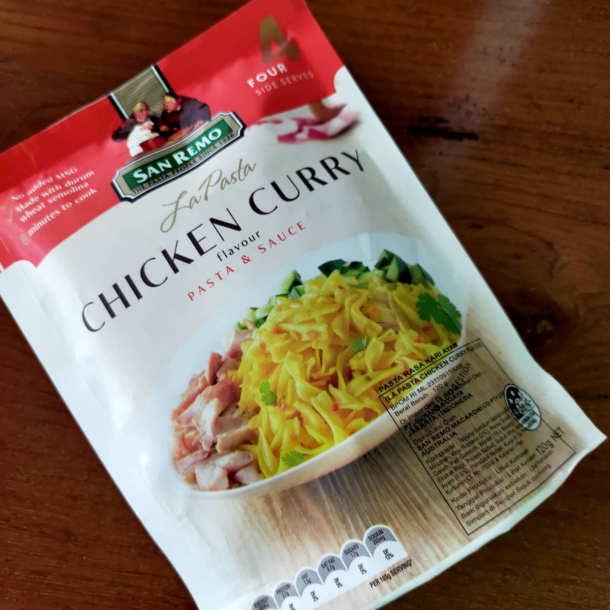 midorimay's tweet photo. San Remo La Pasta Chicken Curry.
This time I use sosis sonice and parmesan cheese sprinkle for additional ingredients. Pasta and curry is an interesting combination.
#pasta #sanremo #lapasta #instantpasta #instantfood #sanremolapasta https://t.co/pjEN2DArw0