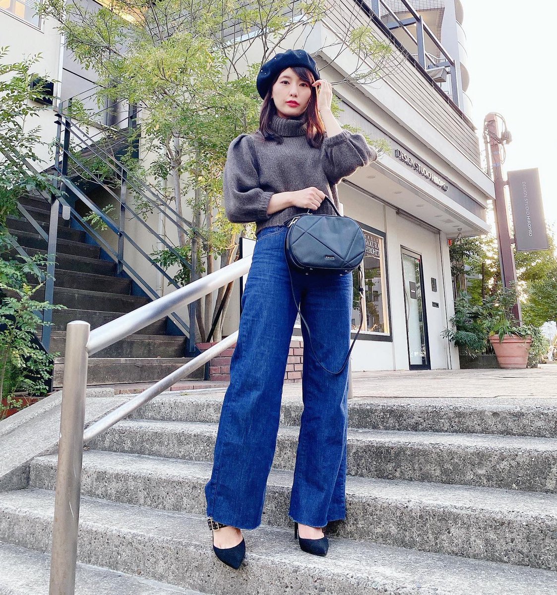 kana_hosoya's tweet photo. 今日はロケ撮…外は暑そう☀️
最近…パンツ👖コーデを楽しんでます💓暖かいなぁ…✨
11月7.8日のご予約…満員御礼になってます、ありがとうございました💗😊
👒 chapeaud'o
👚 @Herlipto_info
👜 paliobag
👖 @Styleonmekr
162cm
#今日のコーデ
#herlipto
#styleonme https://t.co/QrfPzJpA5A