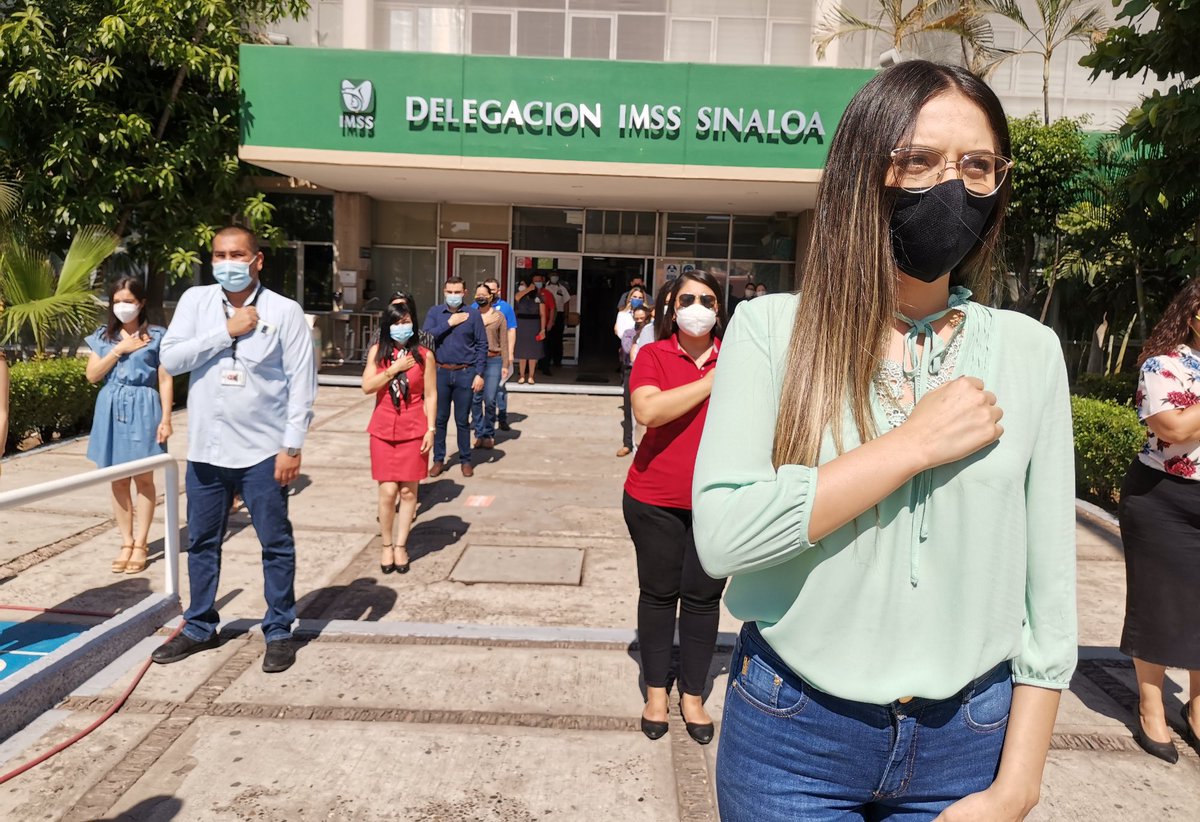 ImssSinaloa's tweet photo. Personal del Órgano de Operación Administrativa Desconcentrada del IMSS en Sinaloa, rindió un homenaje guardando un minuto de silencio y un minuto de aplausos en honor a todos los que hoy luchan contra el COVID-19. 

#IMSSsinaloa #IMSSsolidario #31deOctubre https://t.co/kEG4zkhP7l