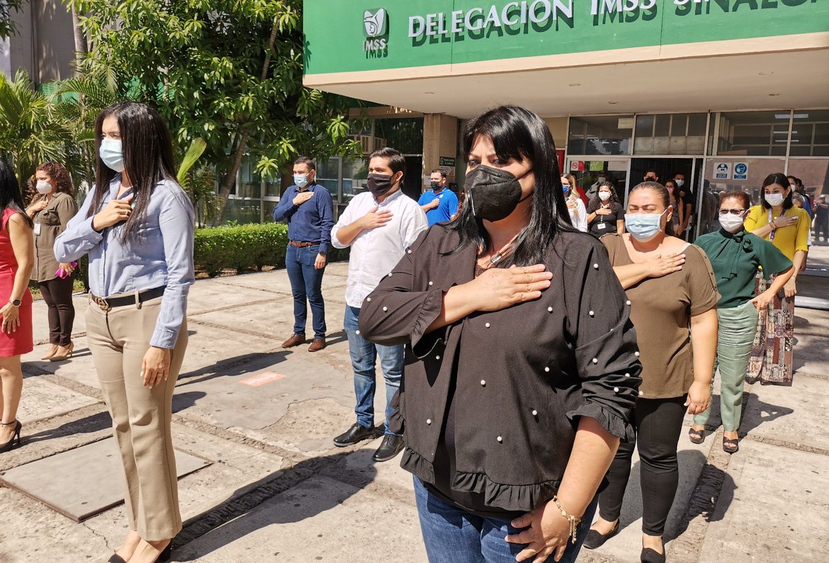 ImssSinaloa's tweet photo. Personal del Órgano de Operación Administrativa Desconcentrada del IMSS en Sinaloa, rindió un homenaje guardando un minuto de silencio y un minuto de aplausos en honor a todos los que hoy luchan contra el COVID-19. 

#IMSSsinaloa #IMSSsolidario #31deOctubre https://t.co/kEG4zkhP7l