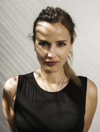 39.Quem: Julia DucournauFilmes que dirigiu: Grave (2016), Junior (2011) e Nem o Céu Nem a Terra (2015)Filme de terror favorito: Gêmeos - Mórbida Semelhança (1988)Diretor do filme favorito: David Cronenberg