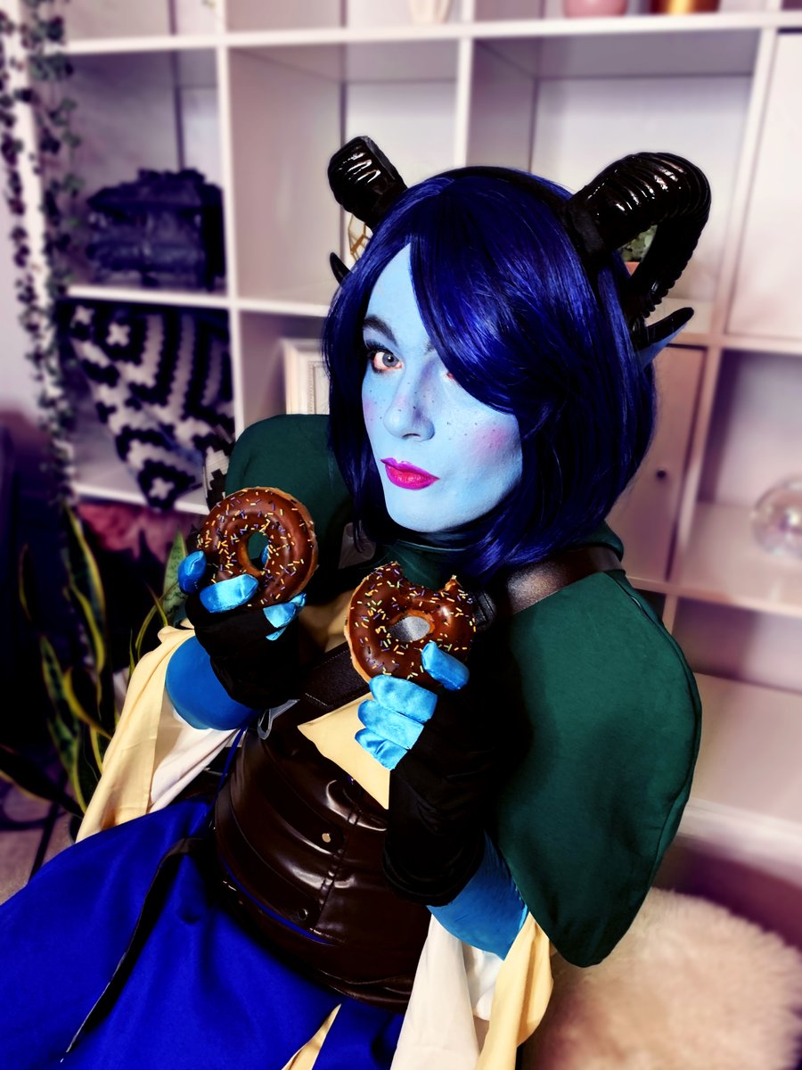 MaraHolmes_'s tweet photo. First time in years I've had a go at doing some proper Cosplay photos! Thoughts? 

Also, so SO pleased with how the video about this costume came out! https://t.co/2H9WVtm0sw 😘☺️ Really hope folks check it out! #CriticalRoleCosplay https://t.co/cto1HzGiEm