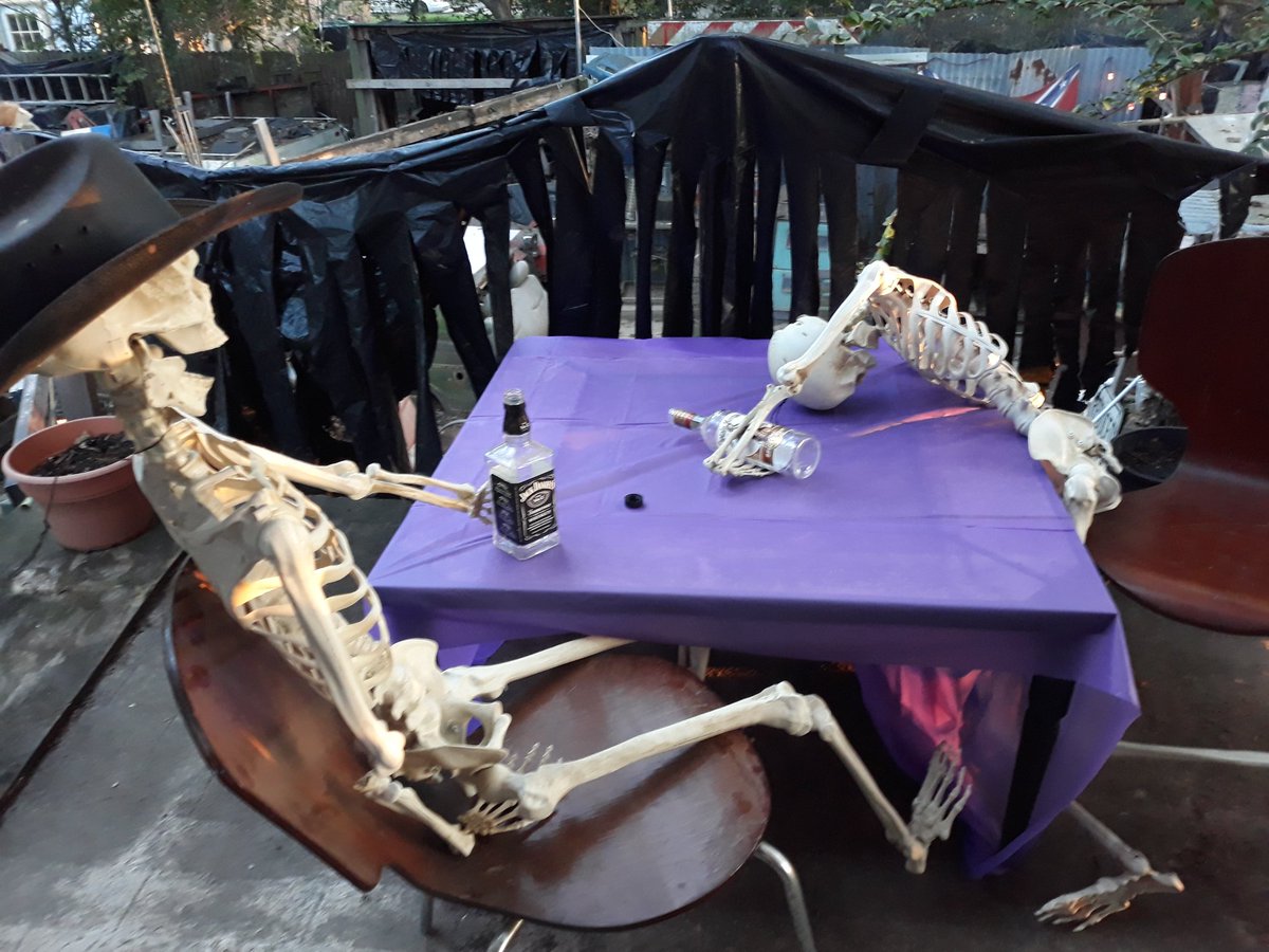 LarnellFox's tweet photo. Party hard! https://t.co/21tVqqMdxD