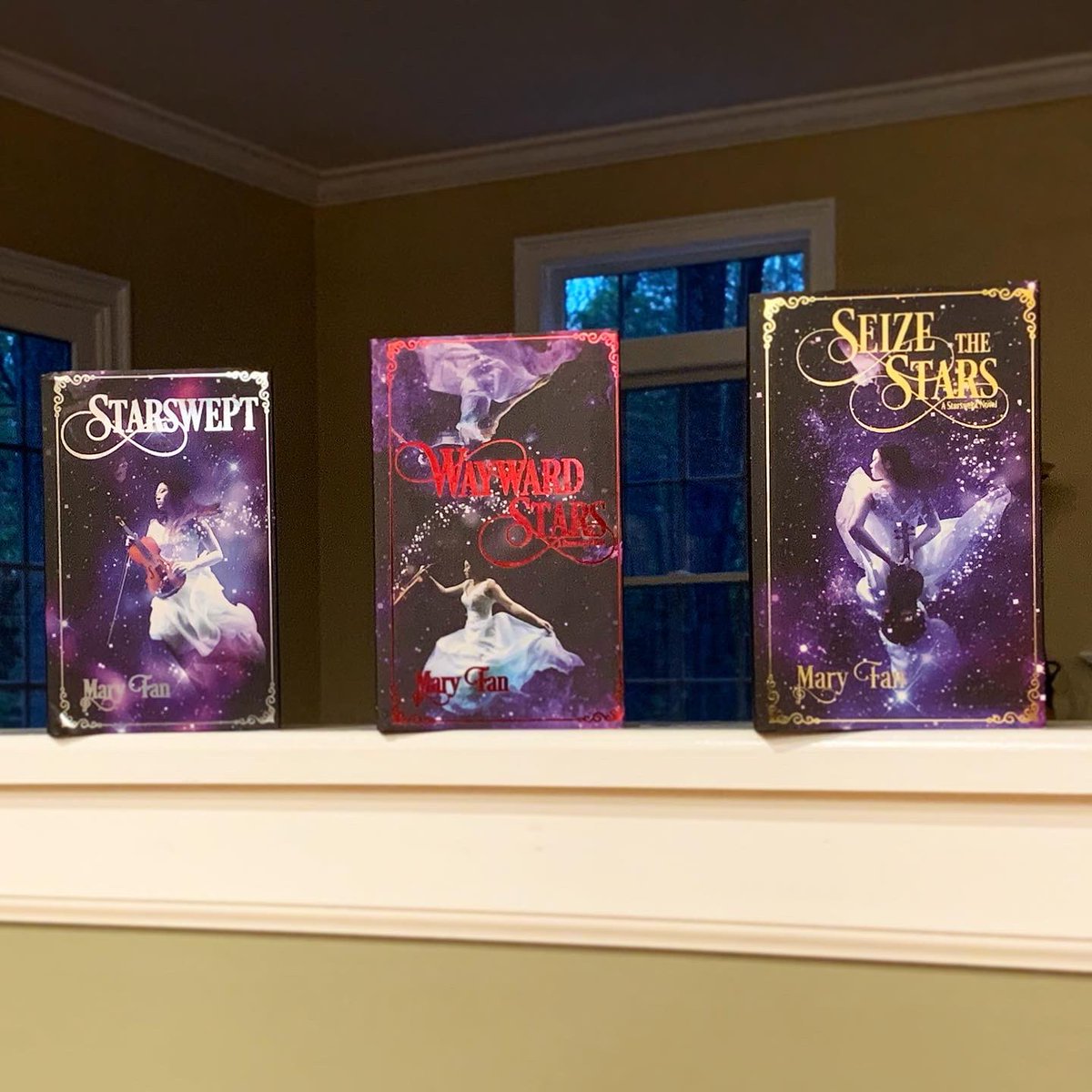 AstralColt's tweet photo. My Halloween treat: Finally got my hardcovers of SEIZE THE STARS!! At last, my collection is complete...
#Starswept https://t.co/gb5cb4Jx9l