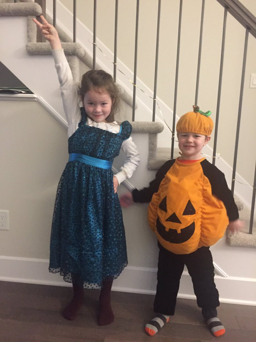 johnsonlaurae's tweet photo. May I present Miss Eliza Schuyler... and Monsieur Citrouille @HamiltonMusical @Lin_Manuel @Phillipasoo #hamilkids #Hamilween #Halloween2020 https://t.co/VJOA6PsNUJ