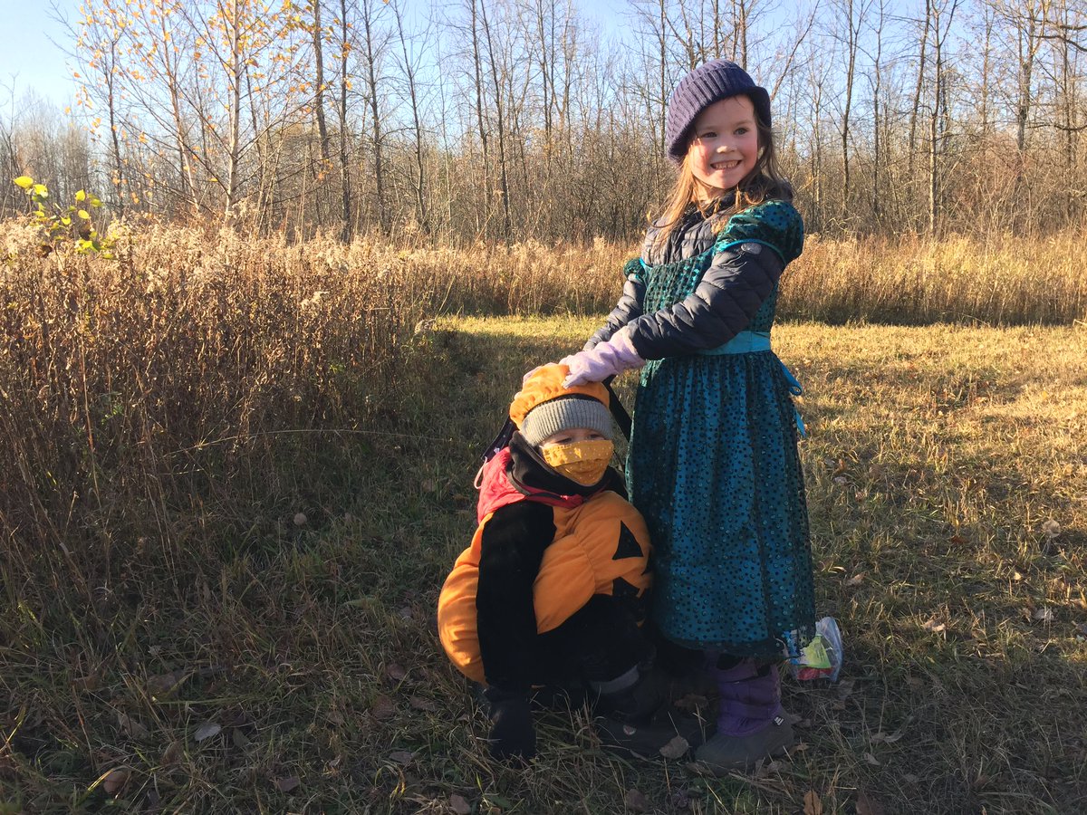 johnsonlaurae's tweet photo. May I present Miss Eliza Schuyler... and Monsieur Citrouille @HamiltonMusical @Lin_Manuel @Phillipasoo #hamilkids #Hamilween #Halloween2020 https://t.co/VJOA6PsNUJ
