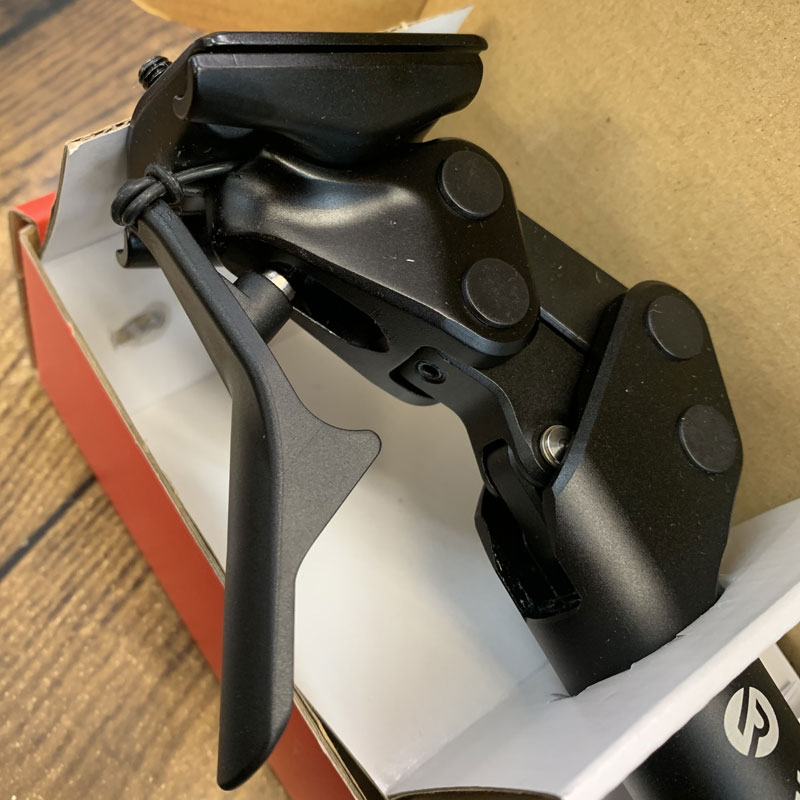 U1_kangoo963's tweet photo. ステムに続いて買っちゃった！

はやく来ないかなぁ

にゃんかも、ブーン化計画！(　＾∀＾)

#レッドシフト
#shockStop
#シートポスト https://t.co/En9P5qregR