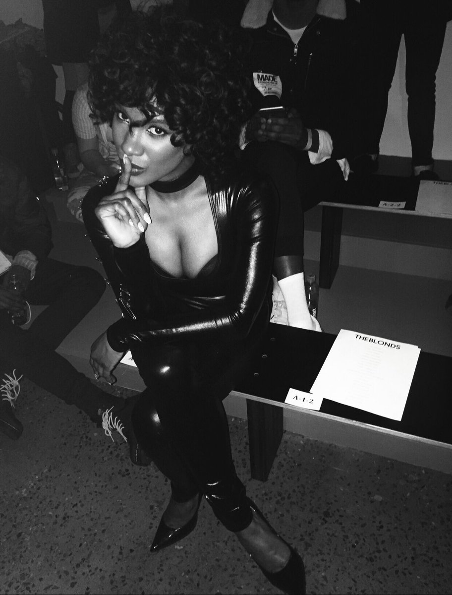 VICKYJEUDY's tweet photo. I’m cat woman attending #NYFW ... (throwback) #halloween2020🎃 #catwoman https://t.co/6sPlLkXYzd