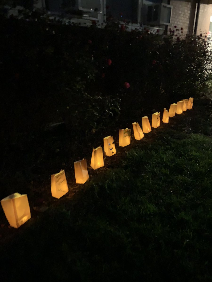 ValleCrucisSch's tweet photo. Night 2 of the Valle Crucis luminaries.  
Come by, park and see if you can find your artwork.  
Be sure to share your pictures with us!!! 🐾

#WeAreWatauga 
#VCOnTheRISE https://t.co/QUWqTYe8RZ