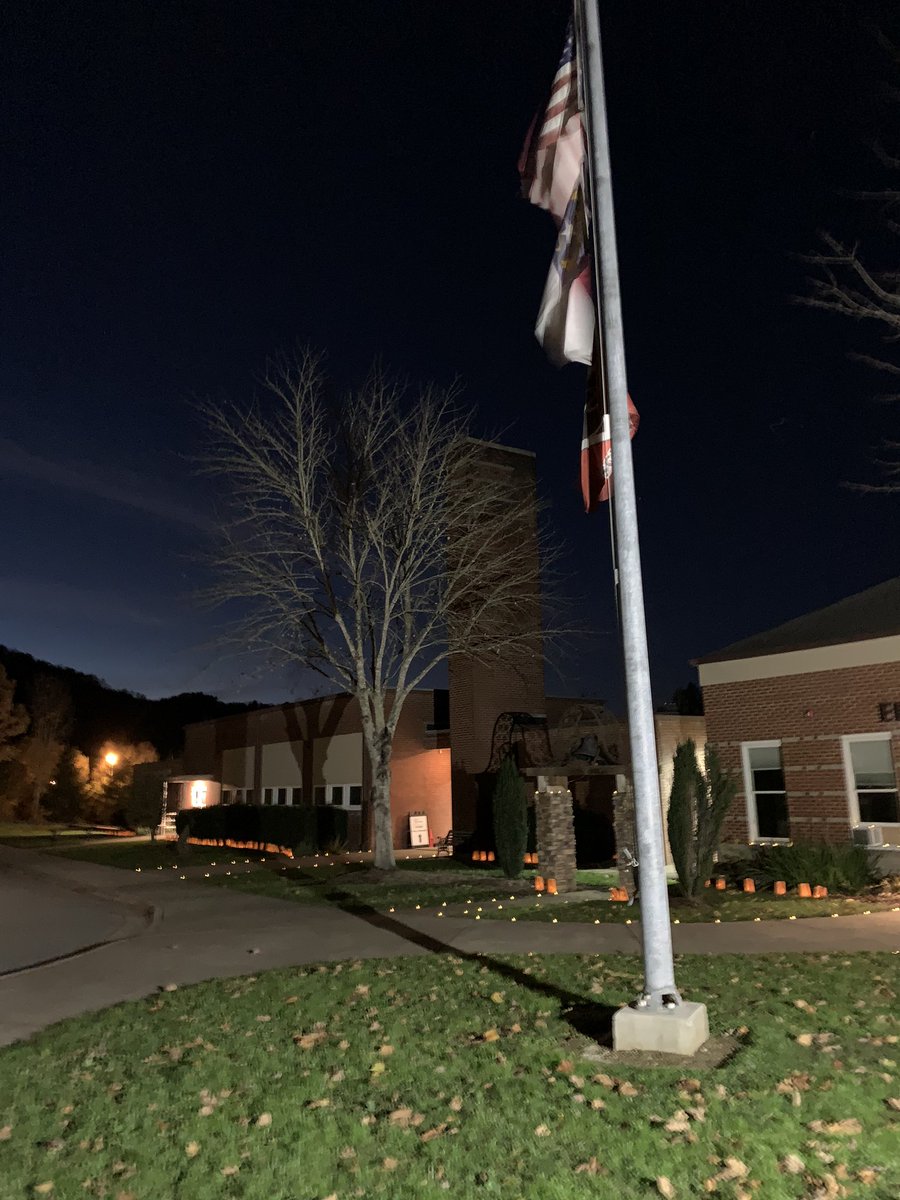 ValleCrucisSch's tweet photo. Night 2 of the Valle Crucis luminaries.  
Come by, park and see if you can find your artwork.  
Be sure to share your pictures with us!!! 🐾

#WeAreWatauga 
#VCOnTheRISE https://t.co/QUWqTYe8RZ