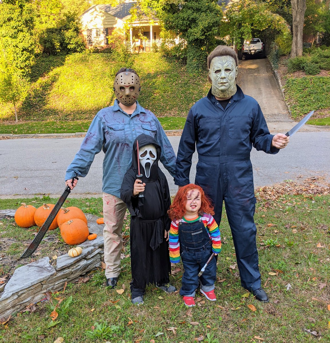 LeeVogler's tweet photo. #HappyHalloween from the Vogler Family! https://t.co/HeOXNW8ixl