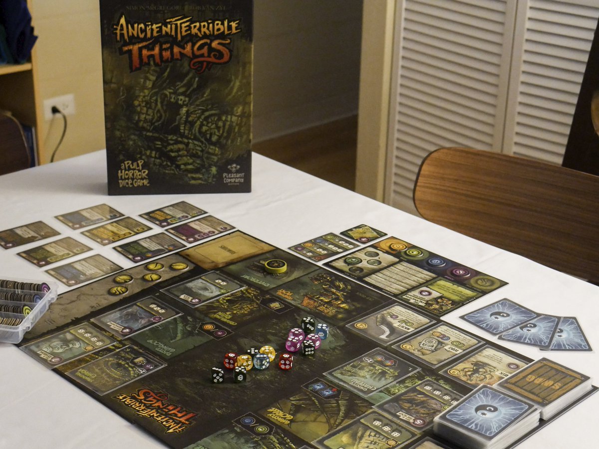 Stephan_93's tweet photo. "A pulp horror dice game". Ancient Terrible Things (from @pleasantcogames) sounds like a fitting #sologaming for the occasion. I mean, look at all those little cute skull dices. #AncientTerribleThings #haloween2020 #OfDiceandMeeple @CM320DClass https://t.co/8V1H7bNZiK