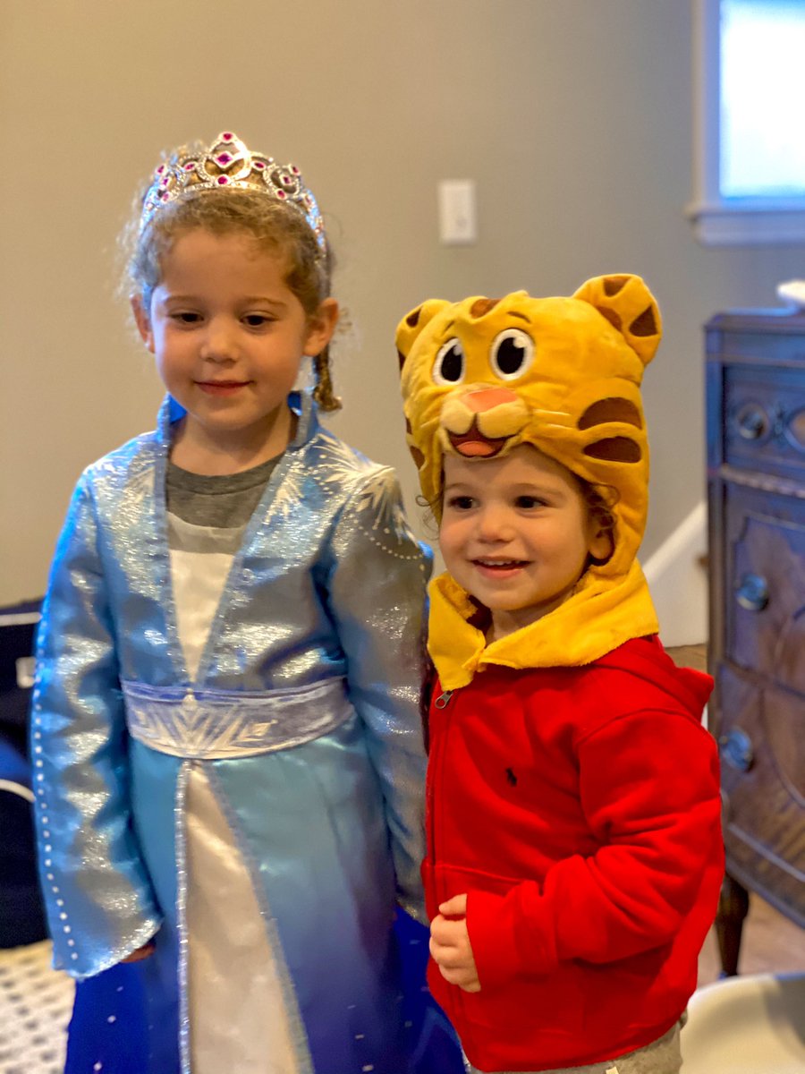 KatzAndrewS's tweet photo. Queen Elsa and Daniel Tiger...and a very weird 2020 #Halloween 😷🗳🎃
#WatchUsWingIt #CampTwitter #TrickOrTweet @TwitterParents https://t.co/evFUDBJbU7