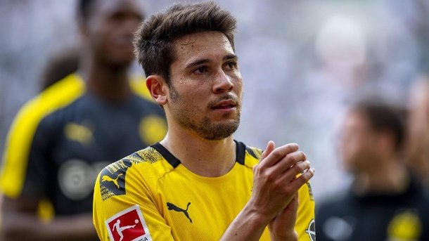 Raphael Guerreiro, unappreciated, underrated and worldclass:[THREAD]