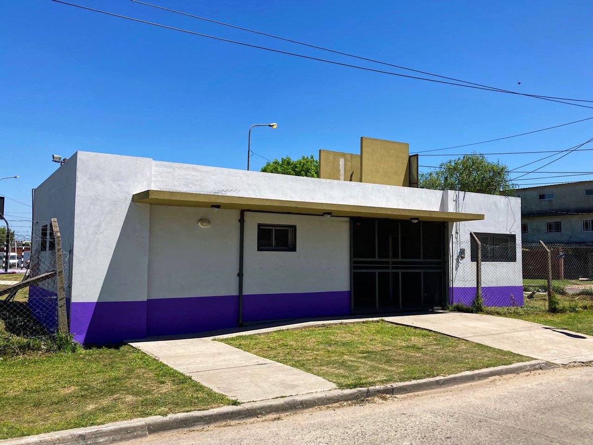 NicoMellino's tweet photo. En un trabajo articulado con diferentes áreas de gobierno de @QuilmesMuni comenzamos a acondicionar y poner en valor el Complejo Deportivo del Barrio Los Alamos. Pronto comenzarán actividades gratuitas para vecinas y vecinos del lugar. 

#Quilmes
#MásUnidxsQueNunca https://t.co/qDUU92WmXk