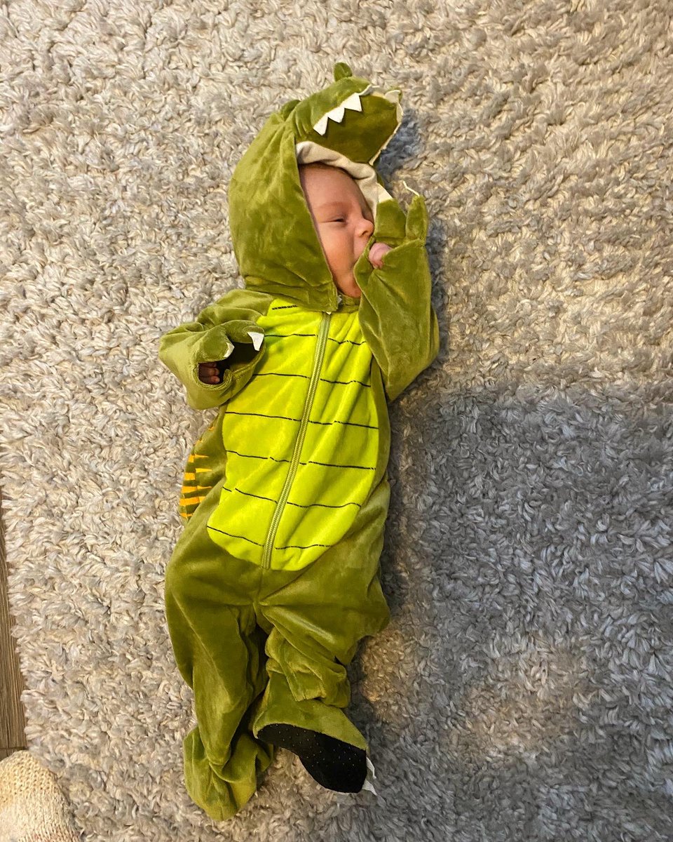 CoachSopko's tweet photo. My little gator, Tanners first Halloween! #futuregator #minimator π https://t.co/GbypRHKAPi