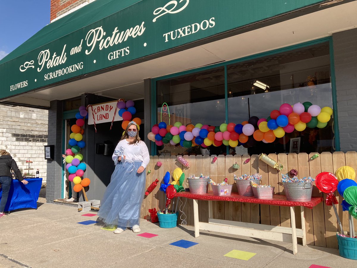 RavennaCOC's tweet photo. Thank you to the businesses, organizations, and individuals that passed out candy and goodies.
—-
#RevannaNE #Nebraska #SmallTown #GrowRavenna #TrunkorTreat #Halloween #Halloween2020 https://t.co/tFYo52l1oz