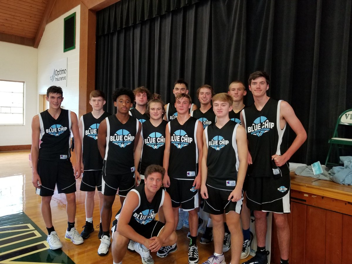ObxWen's tweet photo. Proud of our @GraniteBears on an awesome and successful 8-2 Fall Season with @TriadBlueChip @BHAYESMABBALL @howlett_garrett @Zeb_H_Norman Made my Mama's heart happy to see you all ball out every Saturday!! Love you @PeytonHarmon13 ❤🏀🐻 #SeniorSzn https://t.co/6IBdUyRgdS