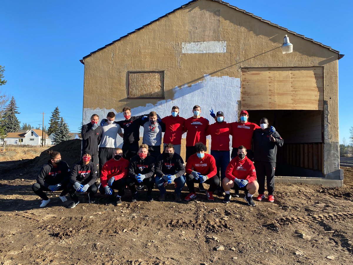 CoachMo1804's tweet photo. Saturdays are Special! This morning 🦅🏈 helped with the restoration of the Cheney Depot. Happy Halloween!🎃🎃🏗🏢🎃🎃 https://t.co/31reZVeLVO