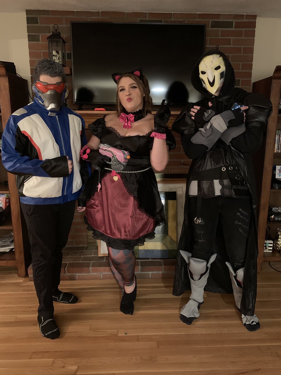 CWilly313_'s tweet photo. Little overwatch moment at the @Sensei_Matto house ❤️👾 https://t.co/qcrUdLFeiP