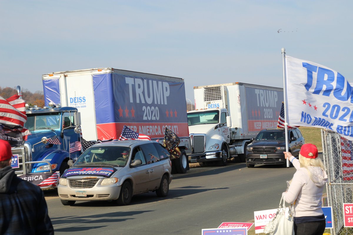 DoingMyPartAreU's tweet photo. #RedWaveConvoy Minnesota/Wisconsin, 1,000 plus! We love President Trump & VP Pence! VOTE! @realDonaldTrump @DonaldJTrumpJr @MyPillowUSA @MickMulvaneyOMB @kayleighmcenany @MarkMeadows @DanScavino @WCCO @KSTP @FOX9 @kare11 @FoxNews @CNN Democrats eat your hearts out. @GovTimWalz https://t.co/rbuvp3KFXC
