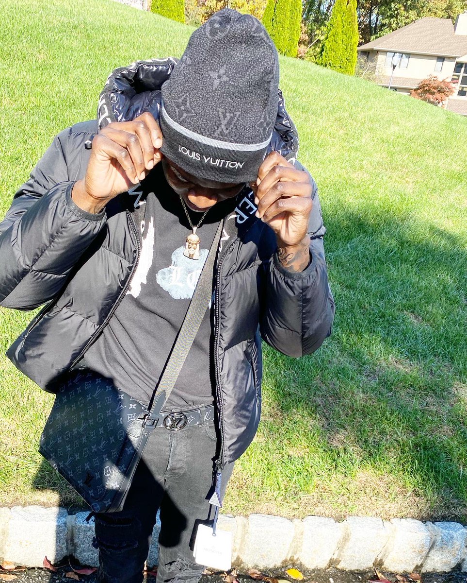 Rahlo2Thirty's tweet photo. Fuck them niggas they mad forever imma get this bag forever 🖕🏾💰...

#StarterBoy1st⭐️
#LLDGuys💕
#☀️⛰ https://t.co/sMnIMRROKl