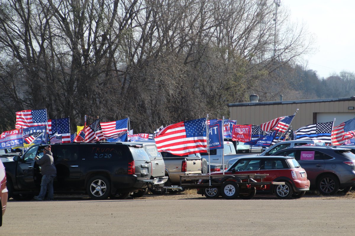 DoingMyPartAreU's tweet photo. #RedWaveConvoy Minnesota/Wisconsin, 1,000 plus! We love President Trump & VP Pence! VOTE! @realDonaldTrump @DonaldJTrumpJr @MyPillowUSA @MickMulvaneyOMB @kayleighmcenany @MarkMeadows @DanScavino @WCCO @KSTP @FOX9 @kare11 @FoxNews @CNN Democrats eat your hearts out. @GovTimWalz https://t.co/rbuvp3KFXC
