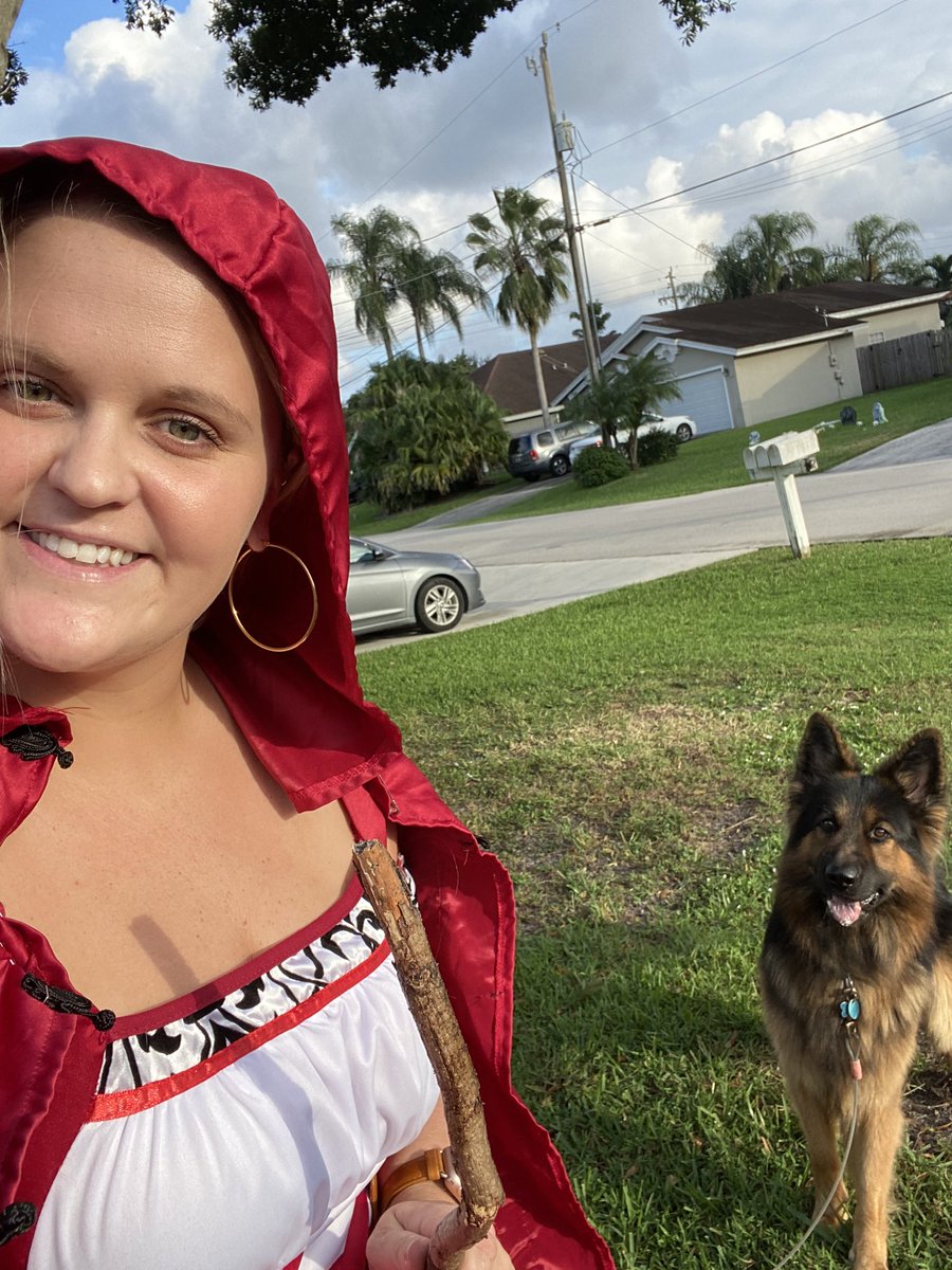 MsFoxSTE's tweet photo. Wishing all those who celebrate a Happy Halloween! Love, Little Red Riding Hood, The Wolf, and Granny! 👻 🎃 🦇 https://t.co/cv817qHz61