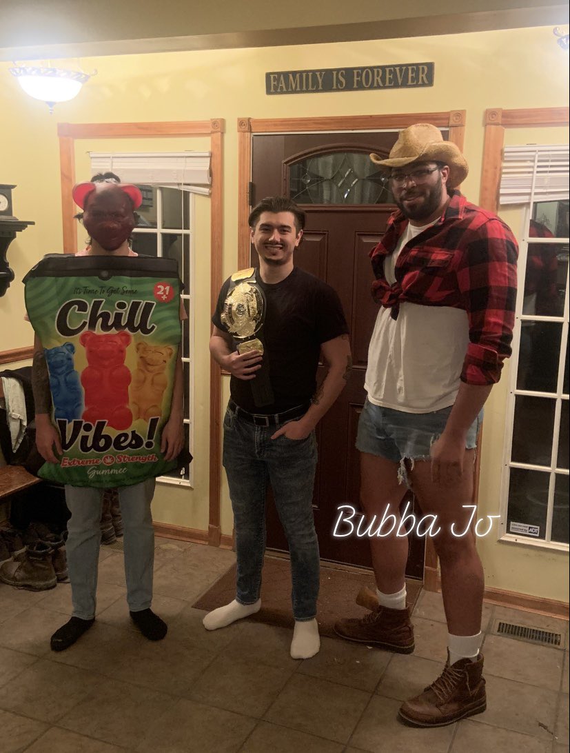 ChurchVonny's tweet photo. Happy Halloween 🎃 https://t.co/ip51KBpRZW