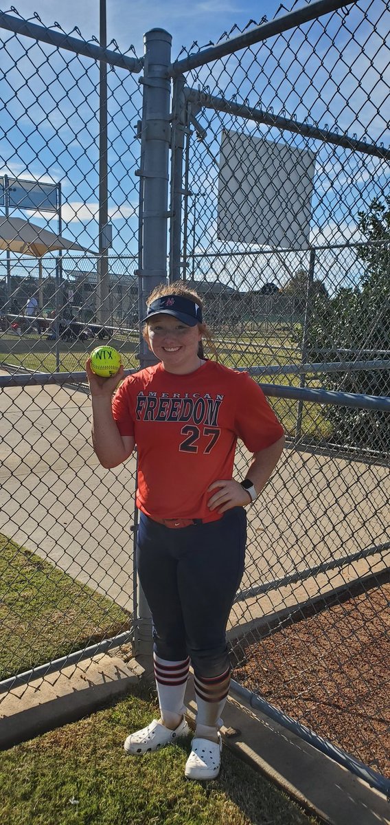 AMNTX_CoachJeff's tweet photo. Congratulations to @NCDAWGSSoftball verbal commit Allie Smith, @a_lliesmith 2021 C/MIF, on her leadoff bomb to begin our second game. #AFPride https://t.co/wmACIIU5al