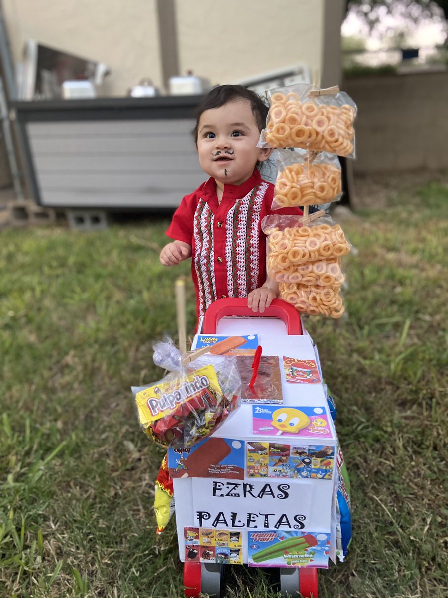 gabriellaaaa8_'s tweet photo. ¡ PALETAS ! ¡ PALETAS ! ¡ ELOTES, FRITOS, CHICHARRONES ! 🤪 https://t.co/hNier0gL77