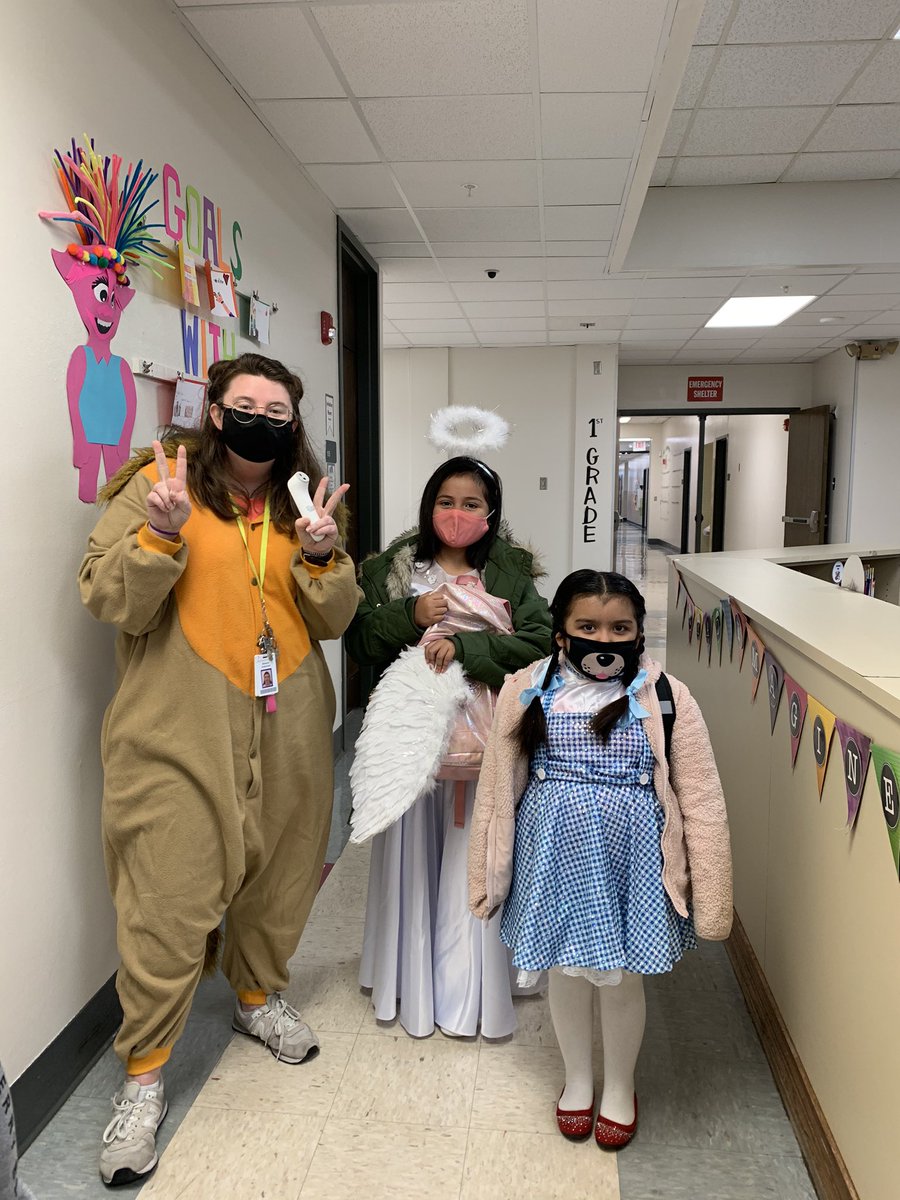Davis_Dragons's tweet photo. Davis Dragons know just how to wrap up Red Ribbon Week! #TogetherWeCan #hocuspocusfocus https://t.co/PXAjMtu12A