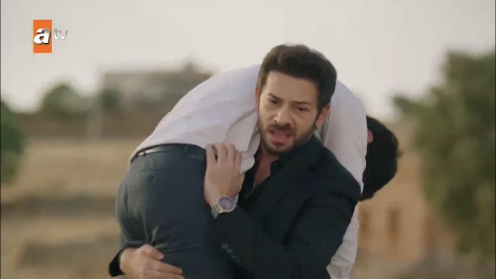 and just like jean valjean carried marius through the sewages of paris, azat abi carried miran to an old teyze’s healing carpet  #Hercai